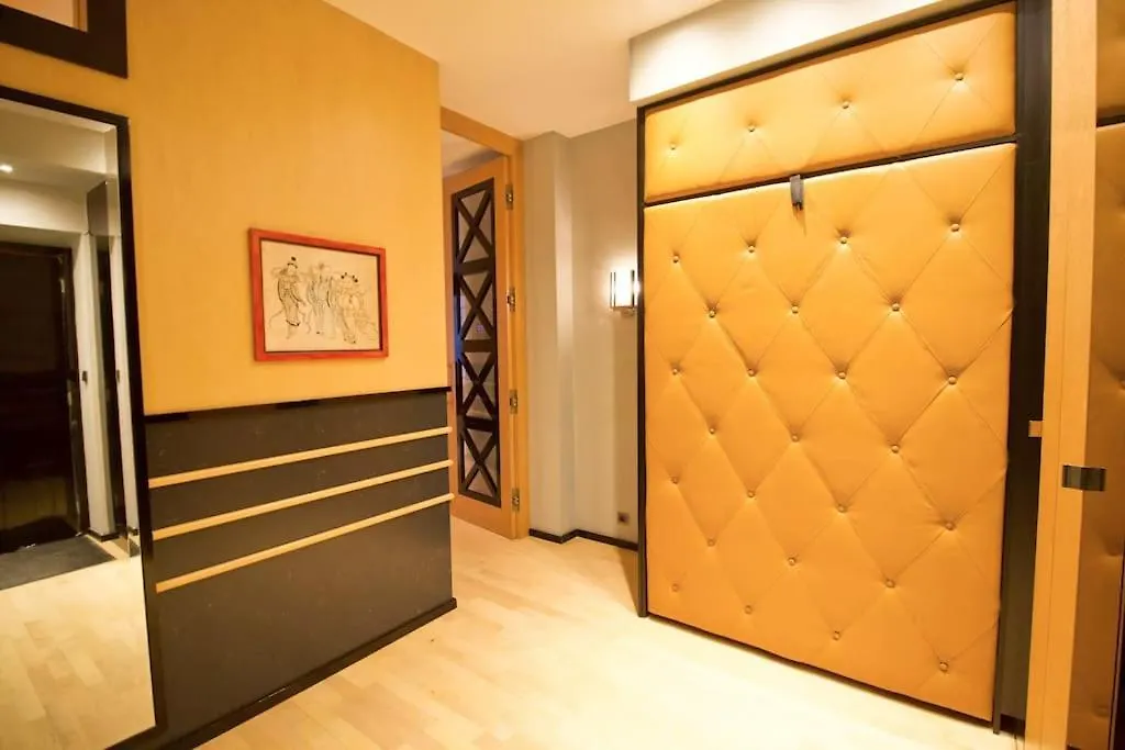 Apartment In The Heart Of براغ